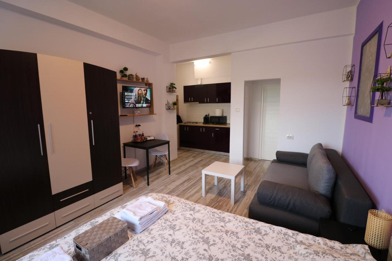 Ferienwohnung Charming Cozy Studio - Old Town - Free Minibar Bukarest Exterior foto